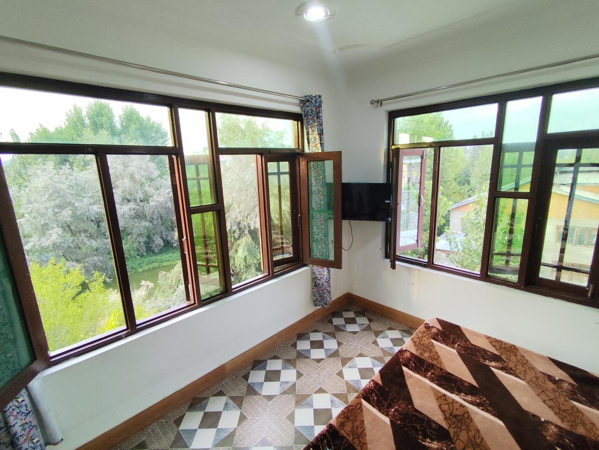 The Heaven Tree Hotel ศรีนาการ์ ภายนอก รูปภาพ