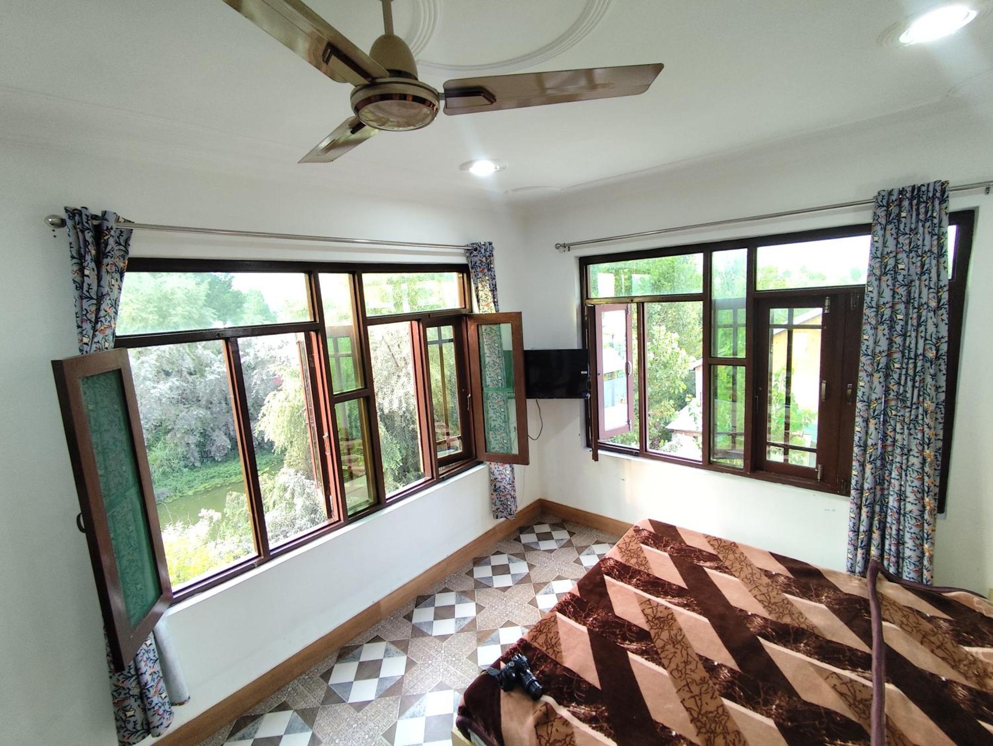 The Heaven Tree Hotel ศรีนาการ์ ภายนอก รูปภาพ