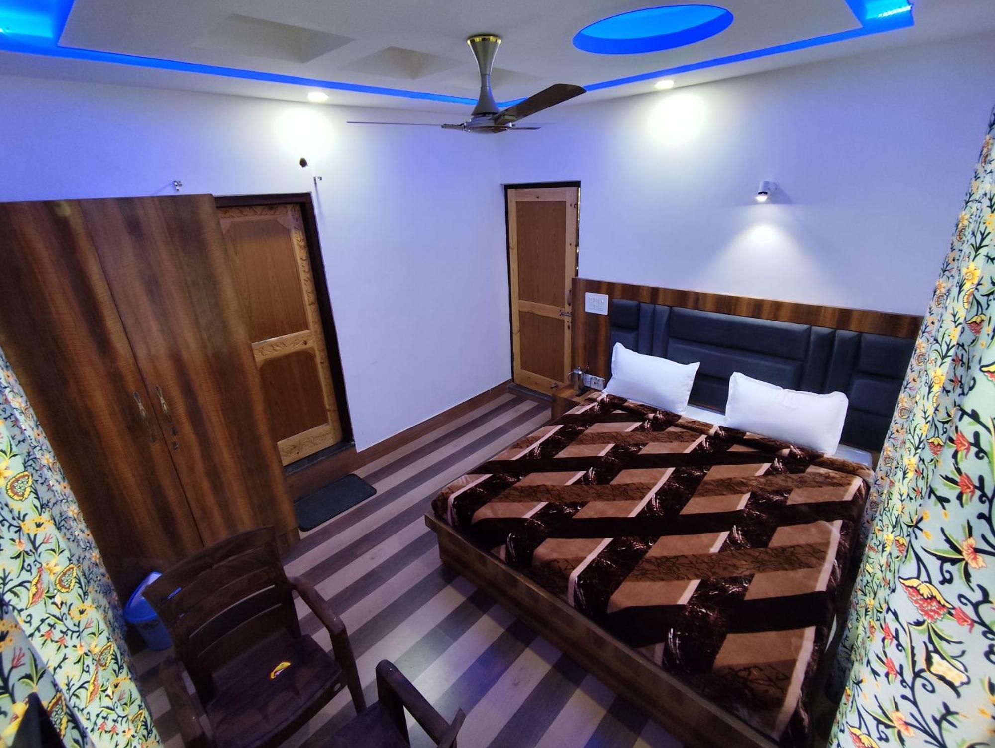 The Heaven Tree Hotel ศรีนาการ์ ภายนอก รูปภาพ