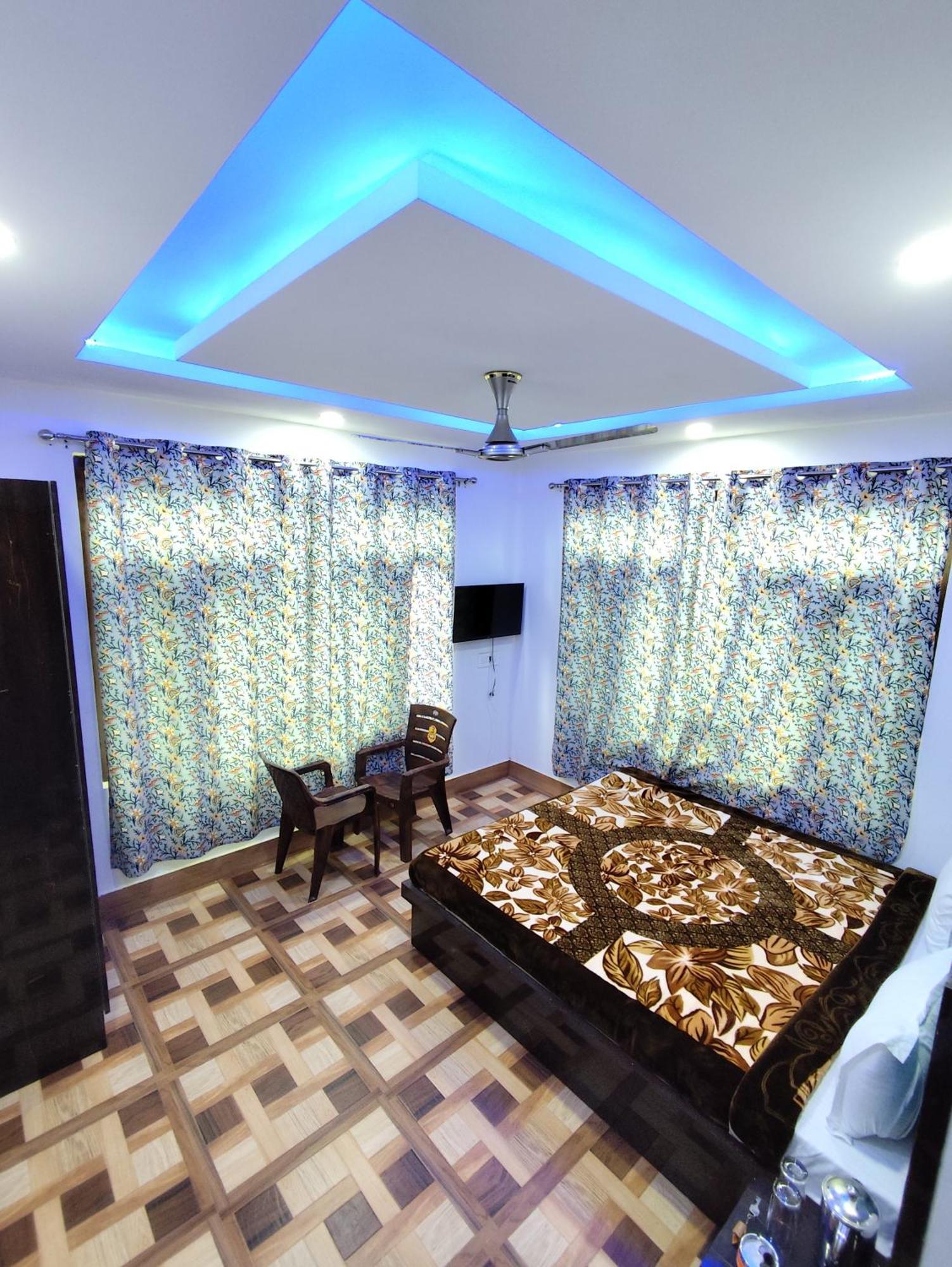 The Heaven Tree Hotel ศรีนาการ์ ภายนอก รูปภาพ