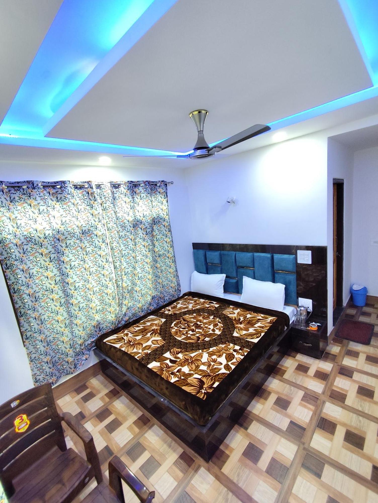 The Heaven Tree Hotel ศรีนาการ์ ภายนอก รูปภาพ