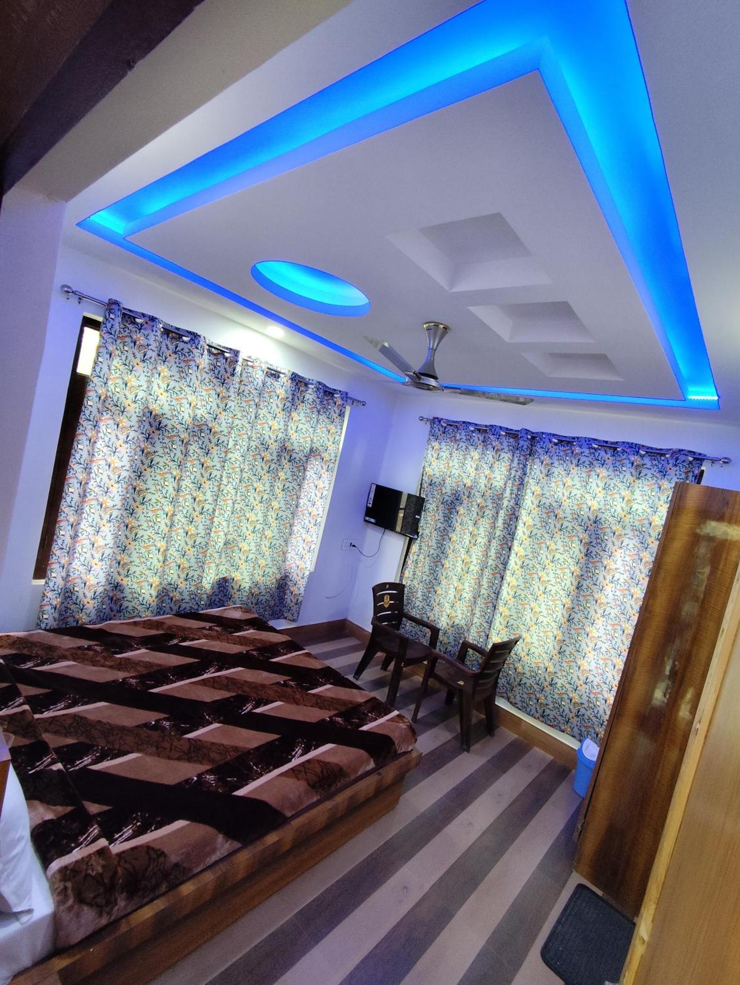 The Heaven Tree Hotel ศรีนาการ์ ภายนอก รูปภาพ