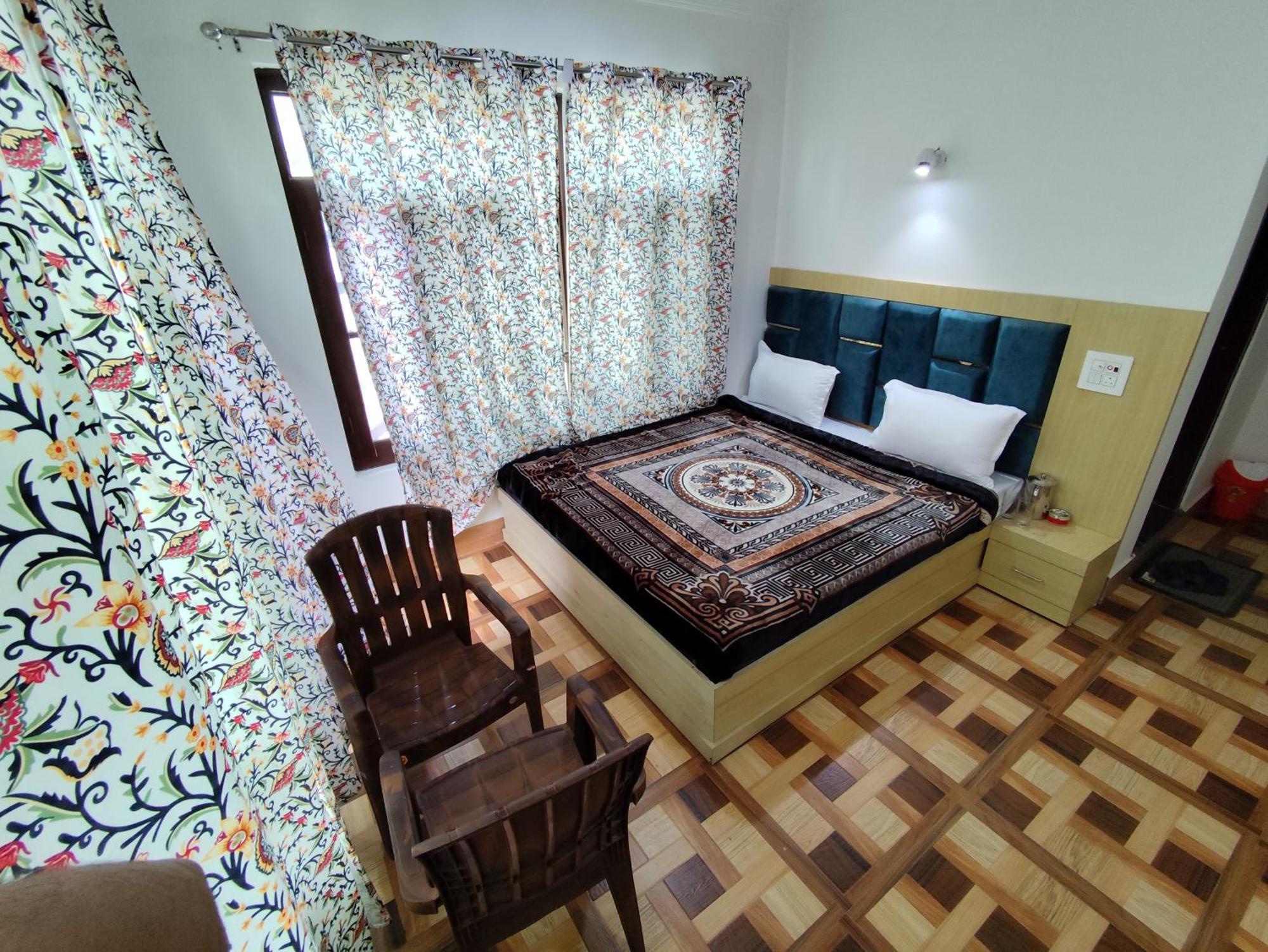 The Heaven Tree Hotel ศรีนาการ์ ภายนอก รูปภาพ