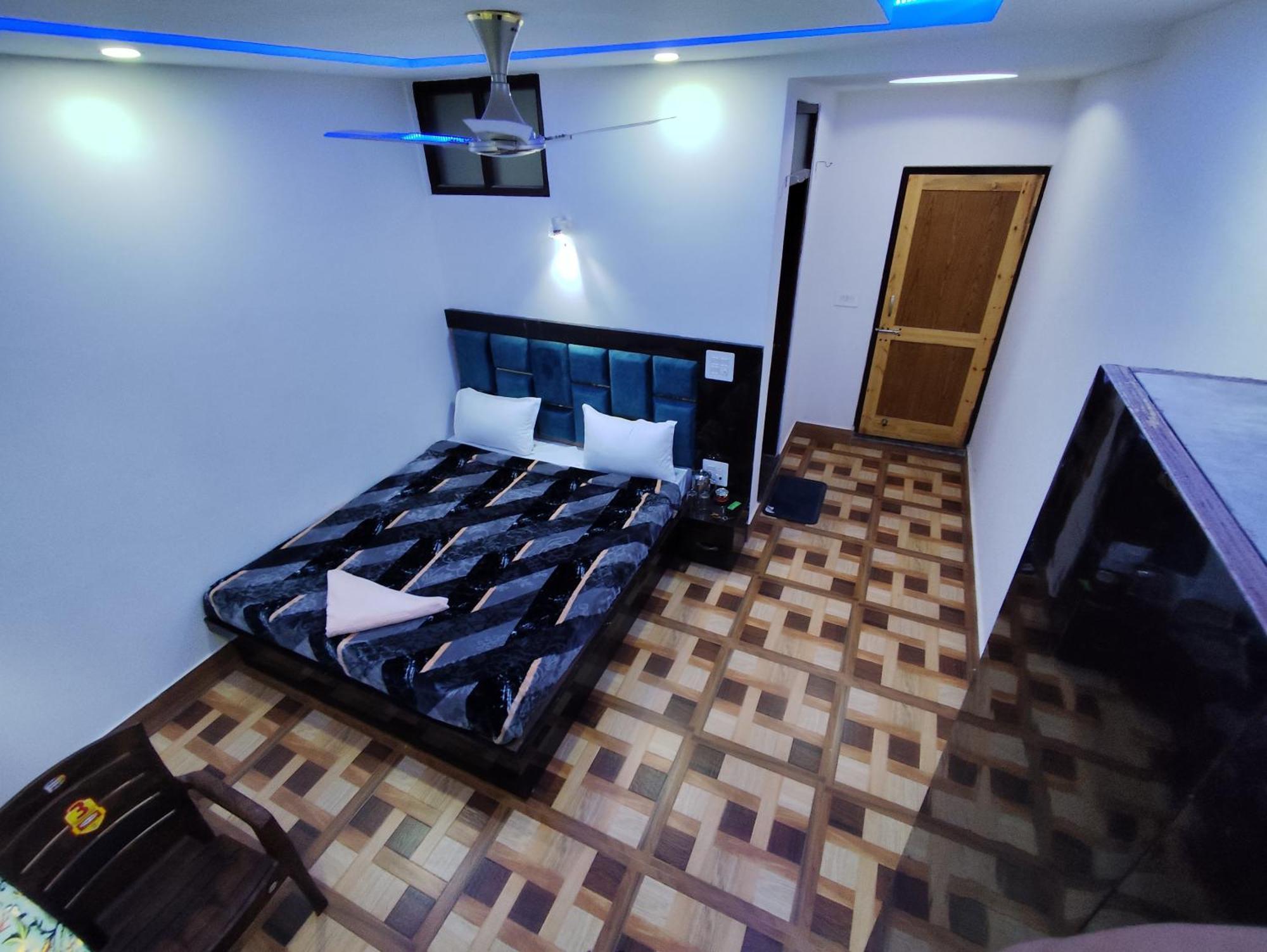 The Heaven Tree Hotel ศรีนาการ์ ภายนอก รูปภาพ