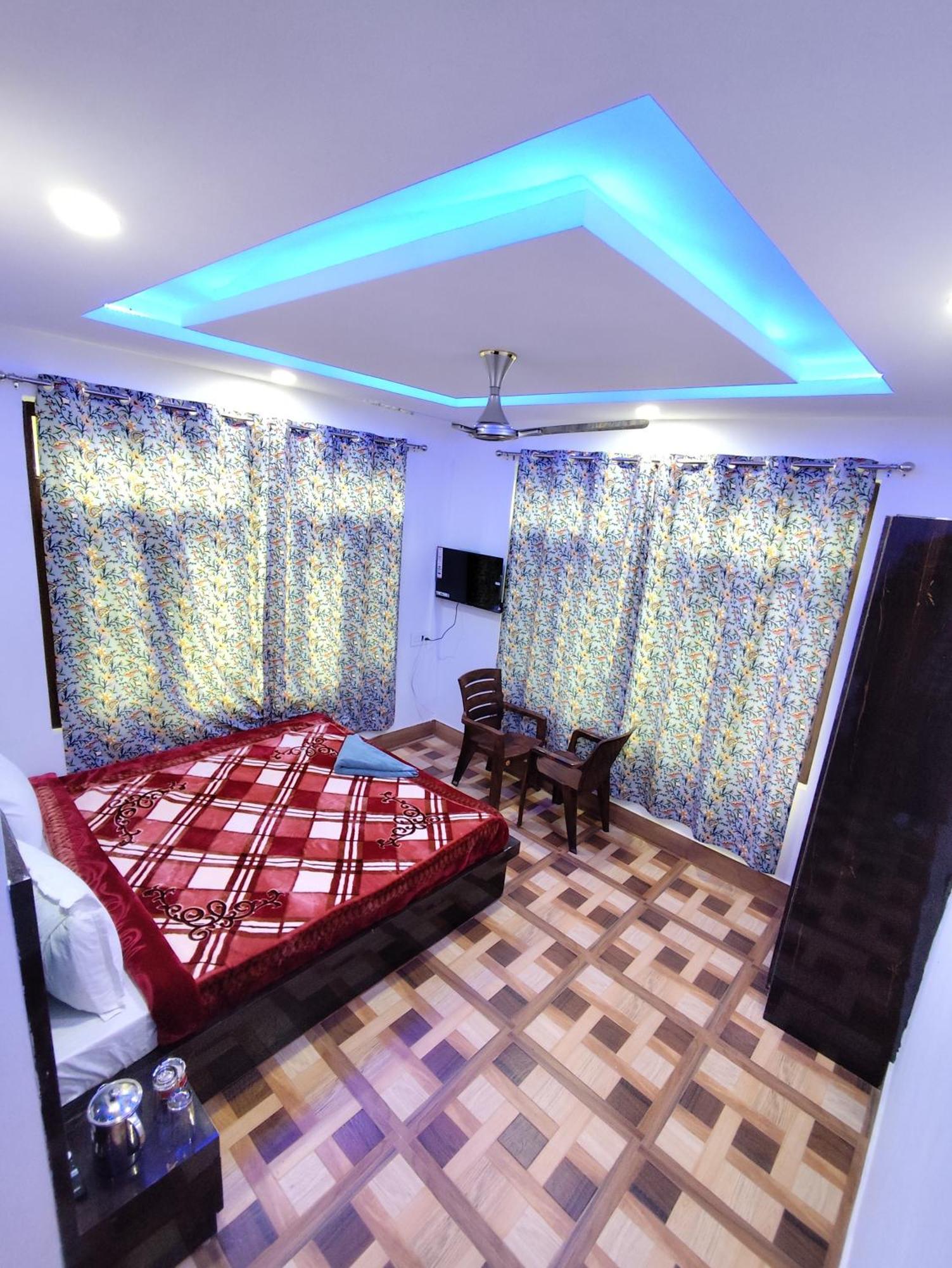The Heaven Tree Hotel ศรีนาการ์ ภายนอก รูปภาพ