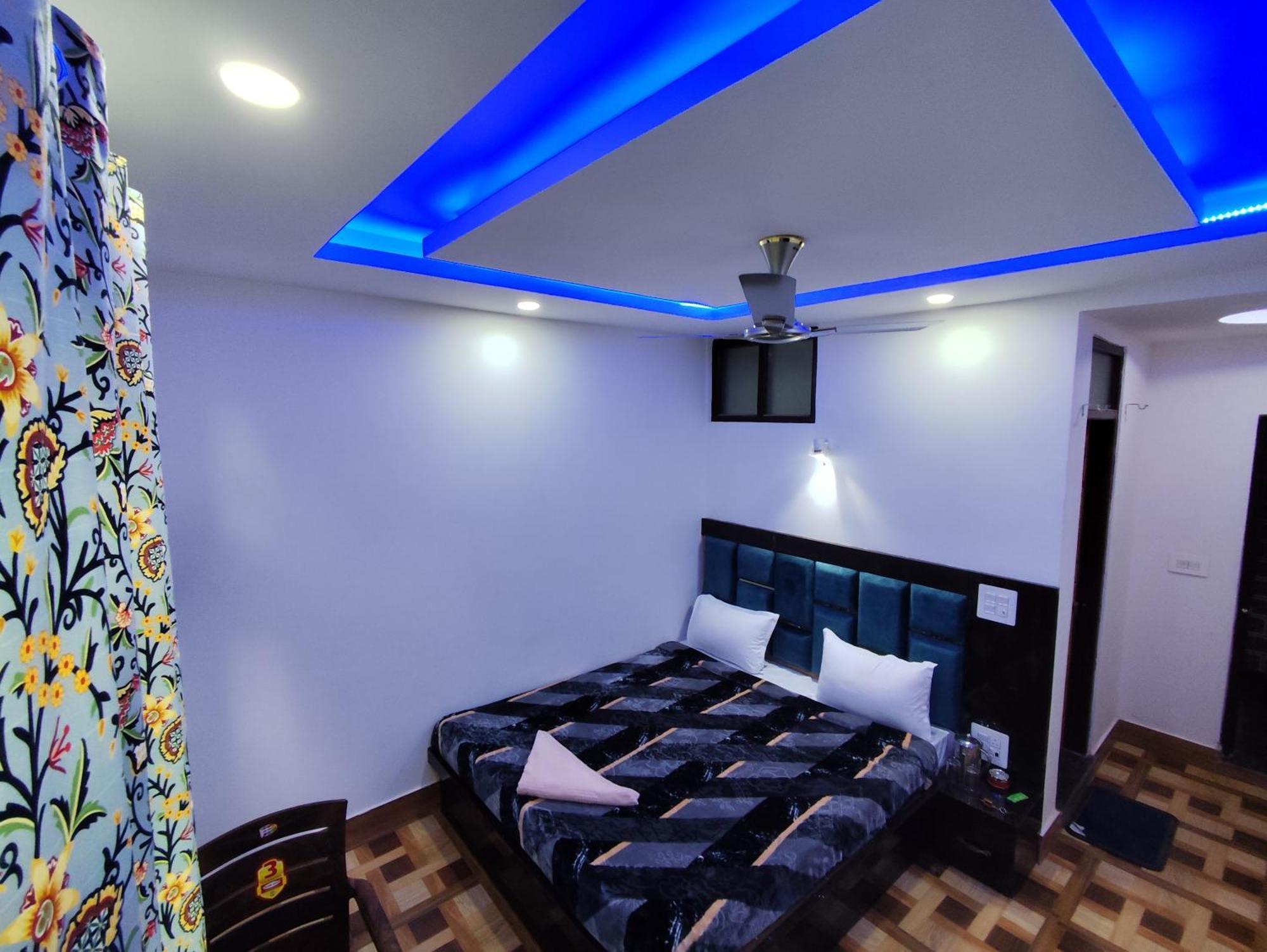 The Heaven Tree Hotel ศรีนาการ์ ภายนอก รูปภาพ