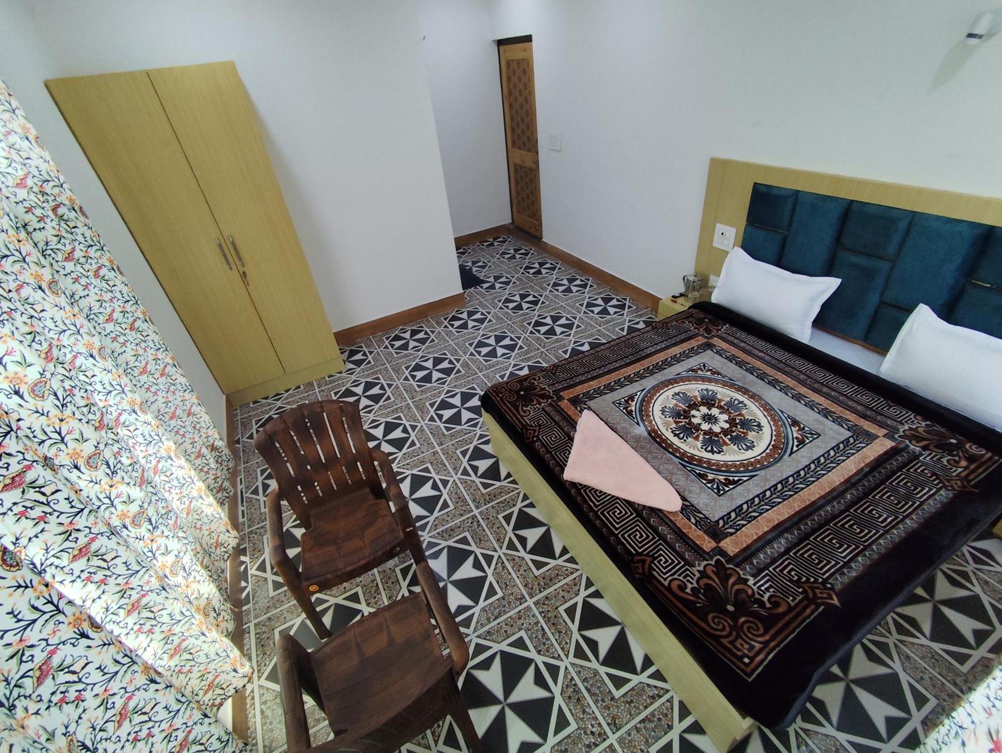 The Heaven Tree Hotel ศรีนาการ์ ภายนอก รูปภาพ